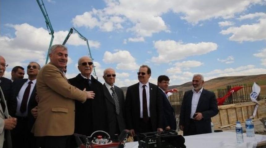 Hayırsever İşadamı K&ouml;seoğlu&rsquo;ndan &Uuml;niversite Kamp&uuml;s&uuml;ne Cami