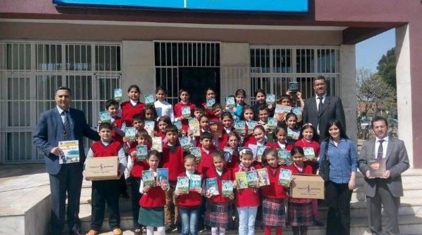 Akaydın İlk&ouml;ğretim Okulu&rsquo;na Kitap Yardımı