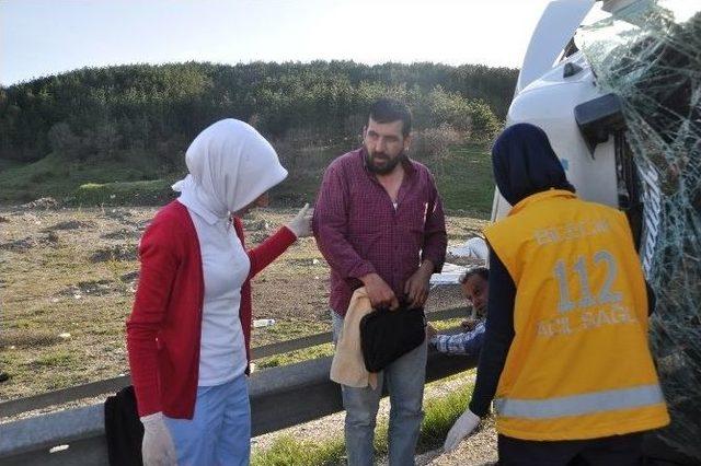 Gübre Yüklü Tır Devrildi, 1 Yaralı