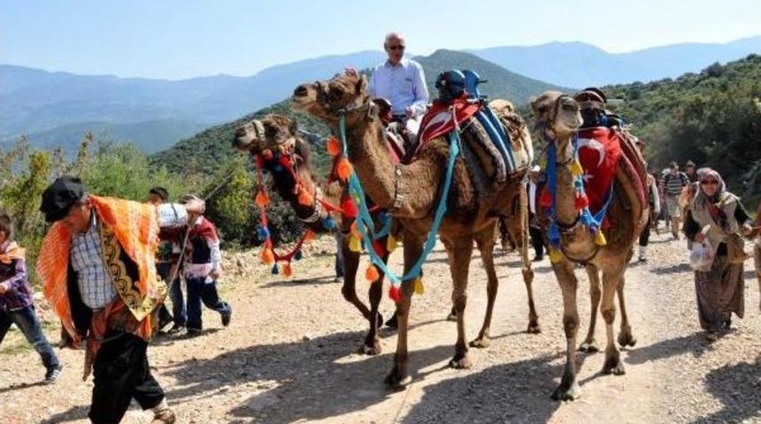 Karnaval Gibi Su Yolu Y&uuml;r&uuml;y&uuml;ş&uuml;