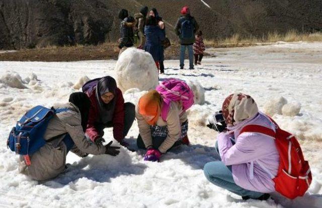 Malezyalı &Ouml;ğrenciler Hayatlarında Ilk Kez Kar G&ouml;rd&uuml;ler 3