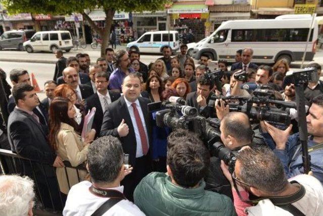 Adana'da Avukatlar Adliyeye Aranmadan Girdi