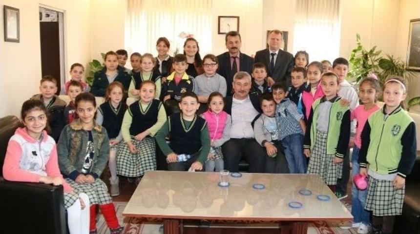 Başkan Yaralı İlkokul &Ouml;ğrencilerini Ağırladı