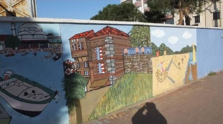 Burhaniye&rsquo;de &Ouml;ğrenci Ressamlar İş Sahibi Oldu