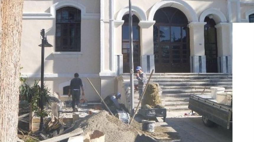 Bilecik Valiliği Girişine Engelli Asans&ouml;r&uuml; Yapılıyor