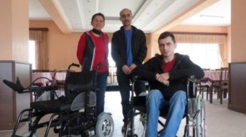 Hayırsever Vatandaştan Ak&uuml;l&uuml; Sandalye