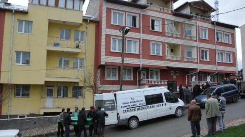 Kombi Bacasından Sızan Gazdan Zehirlenip &Ouml;ld&uuml;