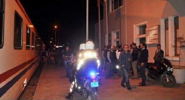 Treni Taşlayan &Ccedil;ocuklar Makinisti Yaraladı 1