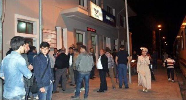 Treni Taşlayan &Ccedil;ocuklar Makinisti Yaraladı 2