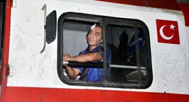 Treni Taşlayan &Ccedil;ocuklar Makinisti Yaraladı 3