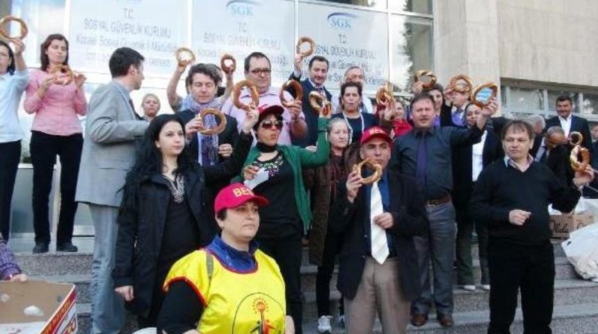 Kocaeli Sgk &Ccedil;alışanlarından Simitli Protesto