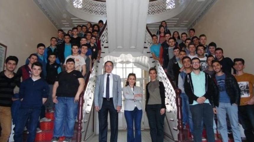 Nil&uuml;fer&rsquo;in Veterinerleri &Ouml;ğrencileri Bilgilendirdi