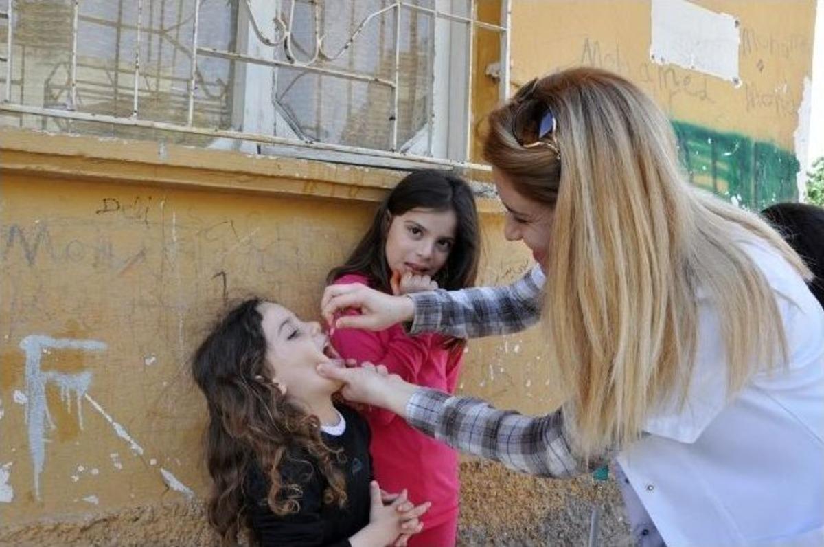 Sınırda &Ccedil;ocuklar Aşılanıyor