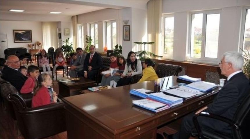 Minik &Ouml;ğrencilerden Vali Koca&rsquo;ya Ziyaret