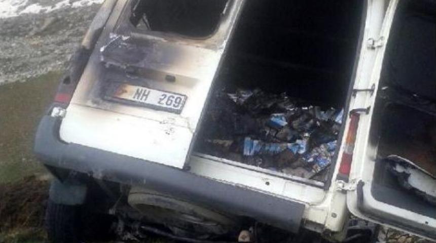 Yanan Hareket Halindeki Ara&ccedil;tan Atlayarak Kurtuldular