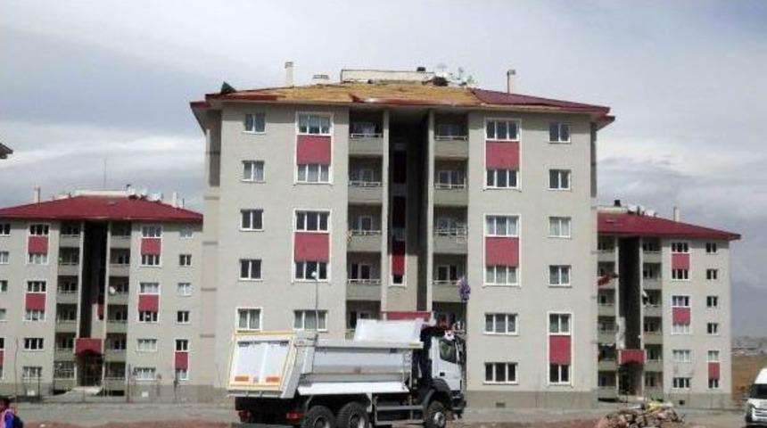 Doğubayazıt'ta Fırtına Toki Konutlarının &Ccedil;atılarını U&ccedil;urdu
