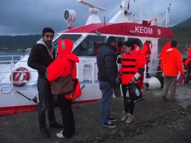 Gökçeada Feribotundaki Yolcular 13 Saat 25 Dakika Sonra Tahliye Edildi- Ek Fotoğraflar
