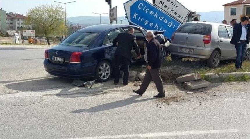 Yerk&ouml;y&rsquo;de Trafik Kazası: 3 Yaralı