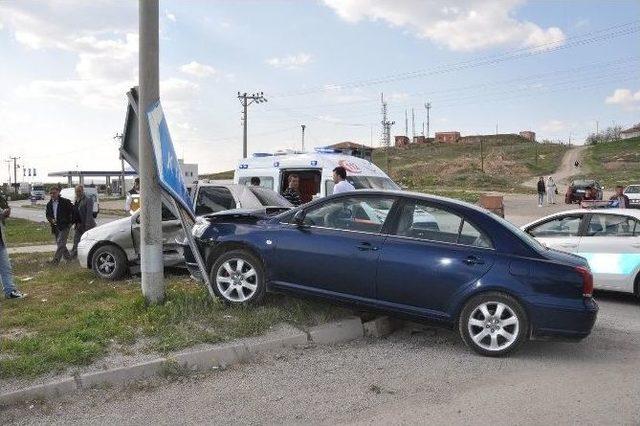 Yerköy’de Trafik Kazası: 3 Yaralı