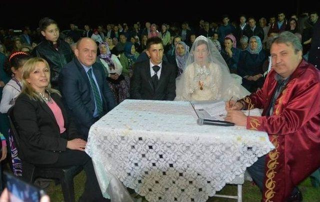 Başkan Çerçi Önce Nikah Kıydı, Sonra Harmandalı Oynadı