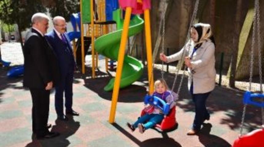Hastane Bah&ccedil;esine Park Alanı Yapılacak
