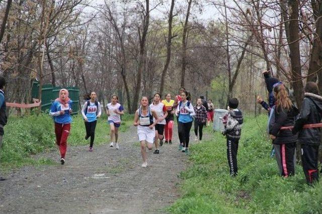 Kros B&ouml;lge M&uuml;sabakaları Yapıldı 2