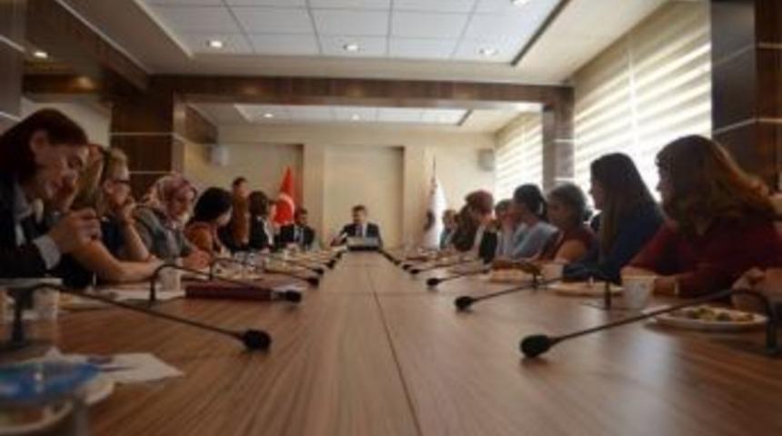 Kadına Şiddetin &Ouml;n&uuml;ne Ge&ccedil;mek İ&ccedil;in &ldquo;yalnız Değilsiniz&rdquo; İsimli Proje Uygulamaya Koyuldu