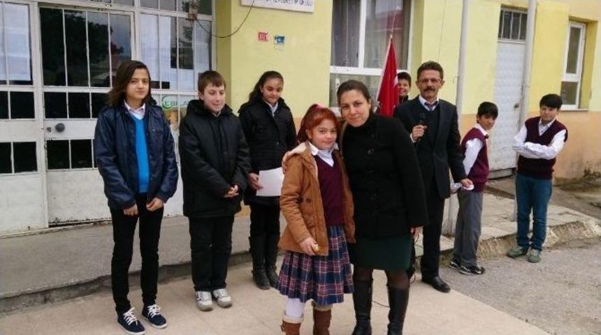 Başarılı &Ouml;ğrenciler &Ouml;d&uuml;llendirildi