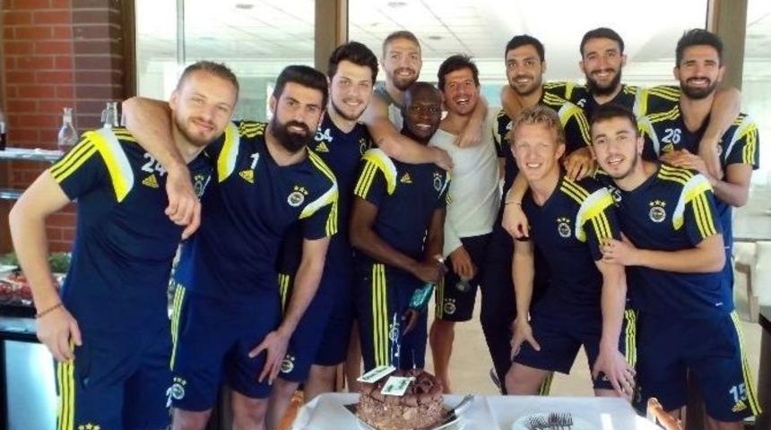 Fenerbah&ccedil;e&rsquo;de &Ccedil;ifte Kutlama