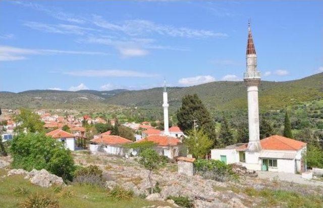 Zeytineli Köyü'nde Çifte Cami Tartışması