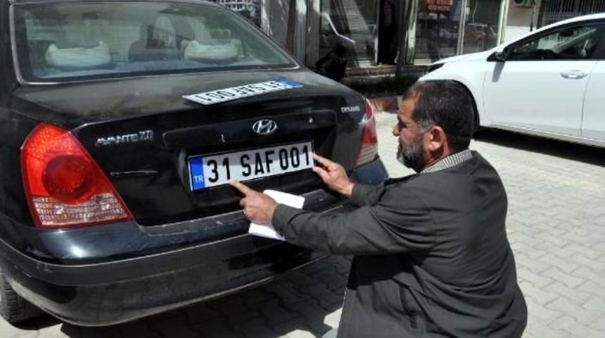 Hatay'da Suriyeliler'e Ge&ccedil;ici T&uuml;rk Plakası Verilmeye Başlandı