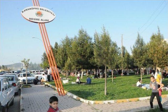 Karak&ouml;pr&uuml;&rsquo;deki Mesire Alanı Doldu Taştı 1