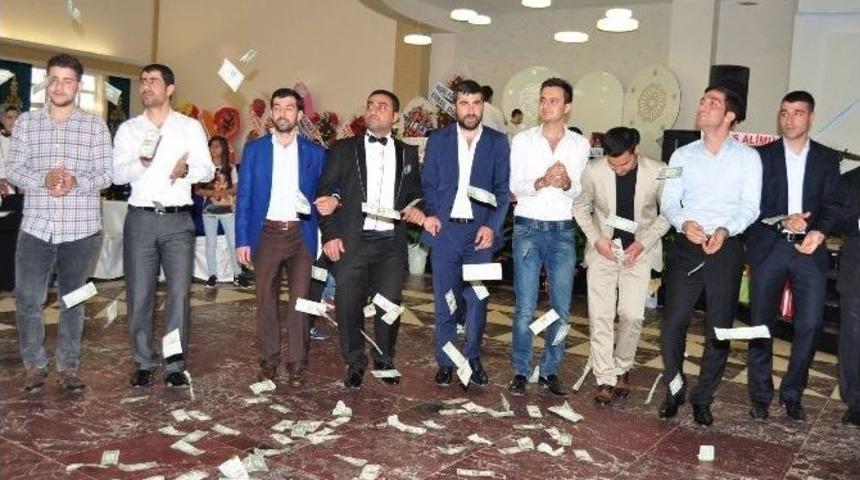 Baran Ailesinin Muhteşem D&uuml;ğ&uuml;n&uuml;