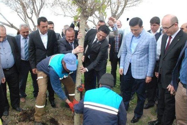 İzmir&rsquo;de, Ağapark Projesinin Saha &Ccedil;alışmaları Başladı 2