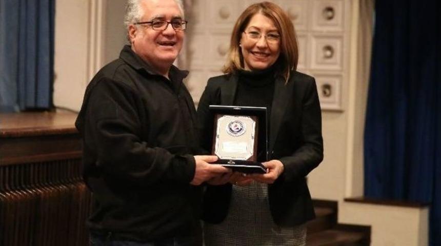 &Ouml;d&uuml;ll&uuml; Y&ouml;netmen &Uuml;mit &Uuml;nal İzmir &Uuml;niversitesi&rsquo;nde