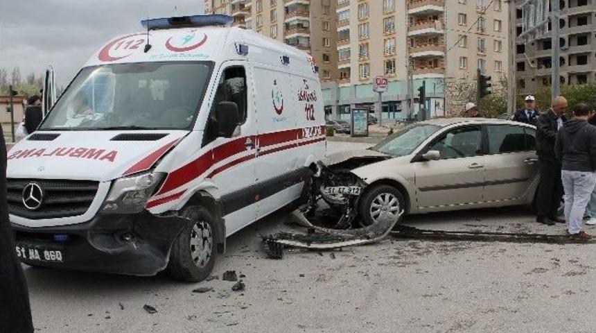 Otomobil Ambulansa &Ccedil;arptı