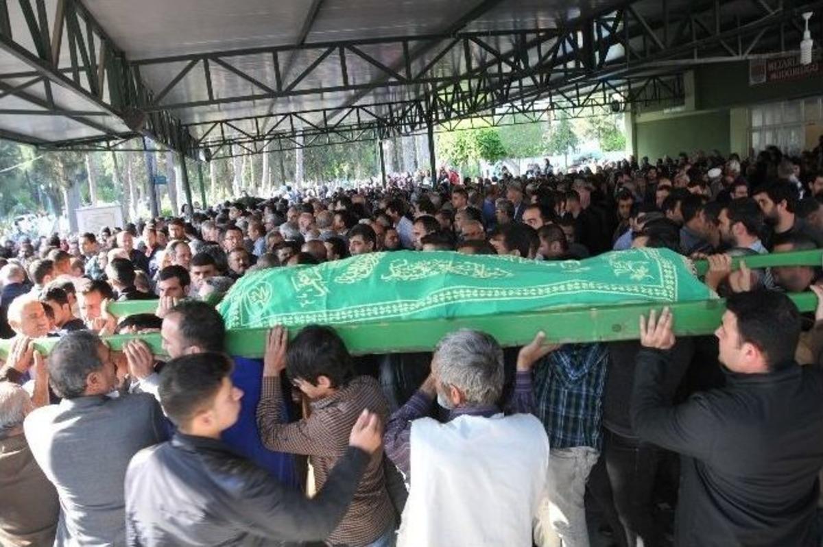 Tarsus&rsquo;taki Feci Kazada &Ouml;len 5 Kişi Toprağa Verildi