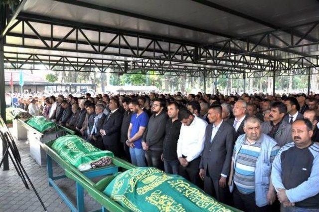 Zincirleme Kazada Aynı Aileden 1 i Bebek 5 Kişi Öldü (2) 3