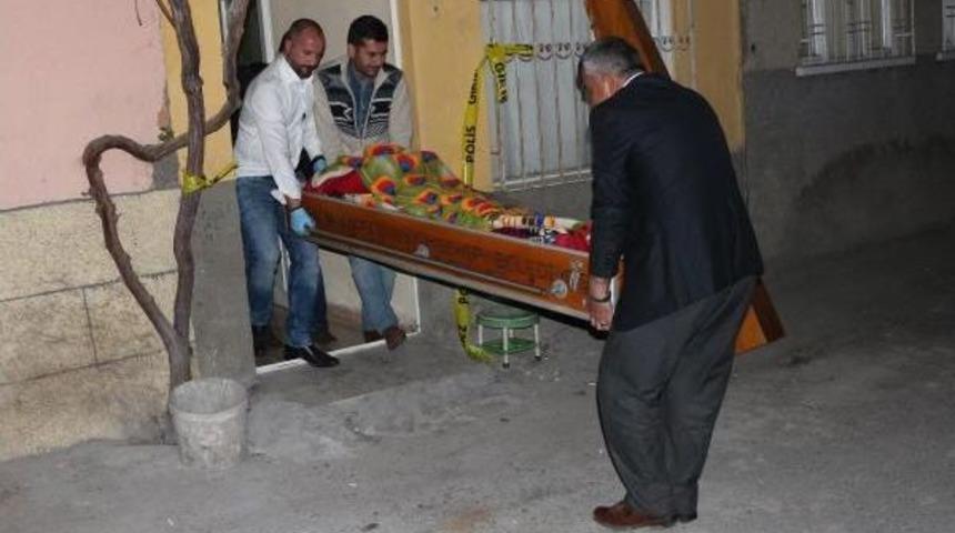 Suriyeli &Ouml;ğretmen Boğazı Kesilerek &Ouml;ld&uuml;r&uuml;ld&uuml;