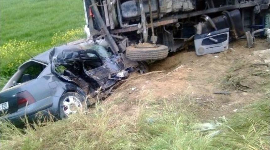 Salihli&rsquo;de Kaza: 1 &Ouml;l&uuml;, 1 Yaralı