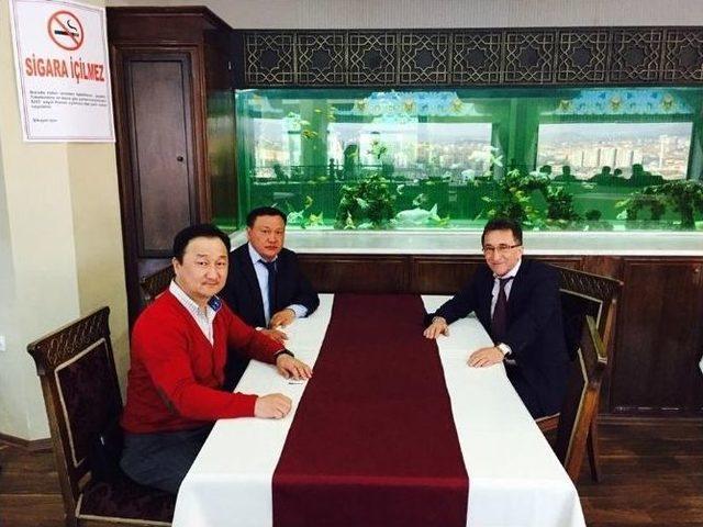 Başkan Saka, Kardeş Kentimiz Moğolistan&rsquo;ın Erdenet Belediye Başkanı Ishvaanjil İle Bir Araya Geldi 1