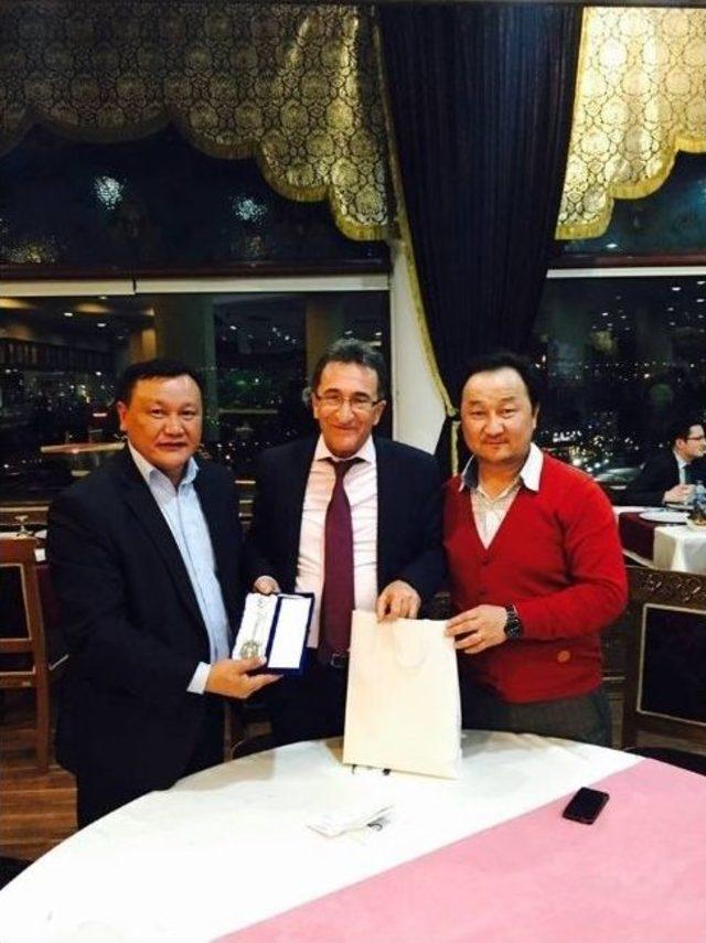 Başkan Saka, Kardeş Kentimiz Moğolistan&rsquo;ın Erdenet Belediye Başkanı Ishvaanjil İle Bir Araya Geldi 2