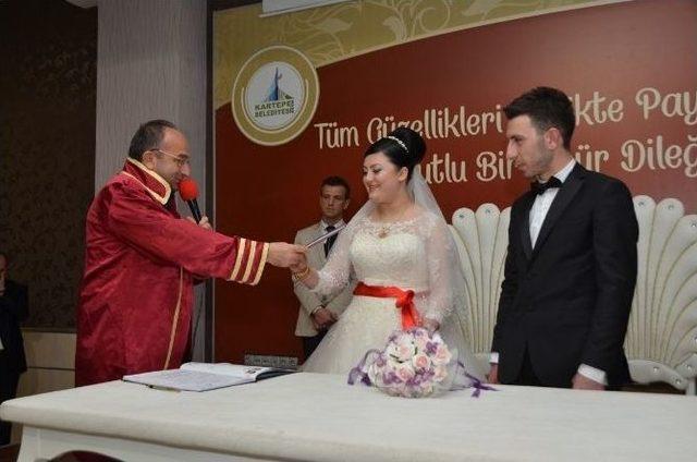 Başkan &Uuml;z&uuml;lmez Nikah Kıydı 1