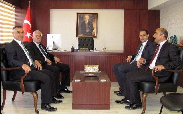 Erdoğan&rsquo;ı Arabanlı Esnaflar Kucakladı 3