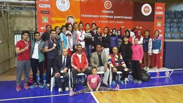 Taekwondo’da 2 Kupa Birden 1