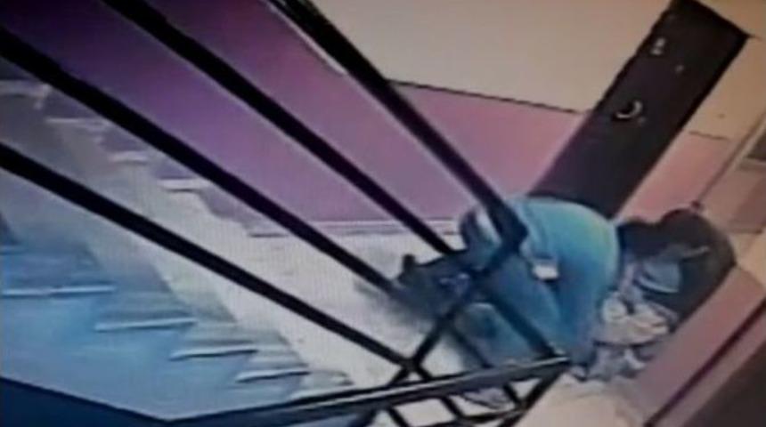 Kafasına Kazak Ge&ccedil;irip Gasp Ettiler