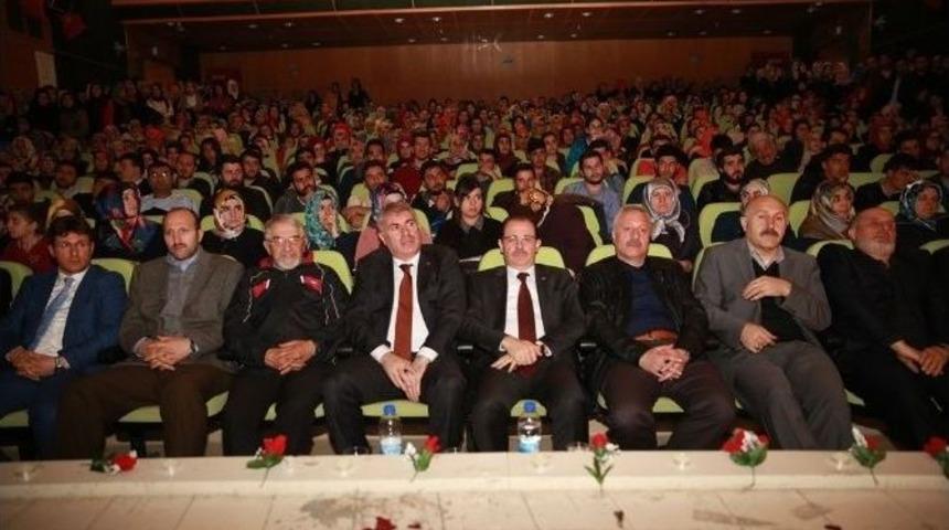 İlahiyat &Ouml;ğrencilerinden Kutlu Doğum Haftasına &Ouml;zel Naat Gecesi