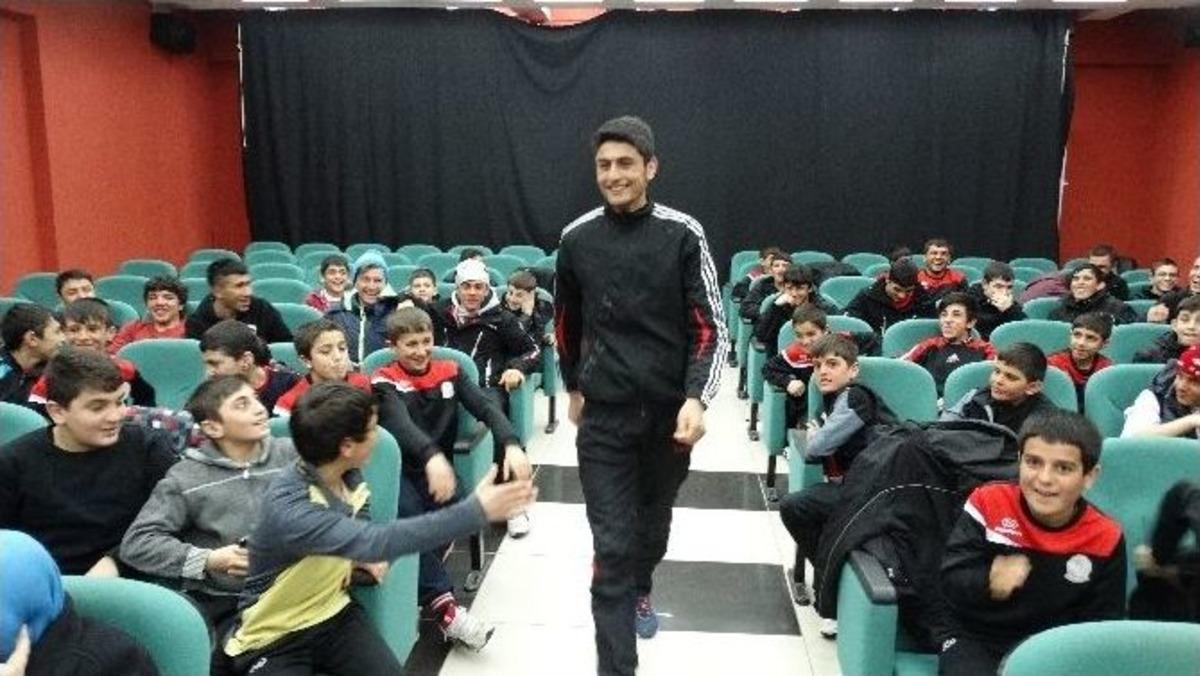 Sporculara Moral Gecesi