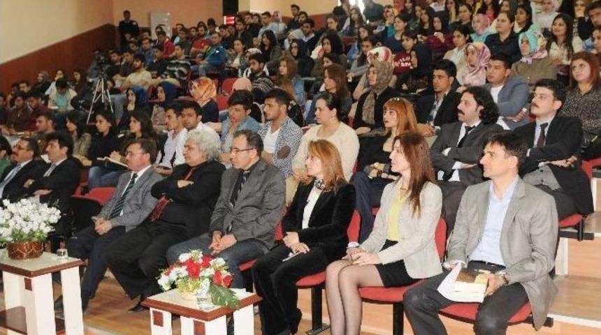 &Uuml;niversitede Geleneksel T&uuml;rk Şiiri S&ouml;yleşisi