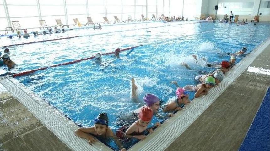 Halk Sağlığı&rsquo;ndan, Rauf Denktaş Kapalı Y&uuml;zme Havuzu&rsquo;na Tam Not